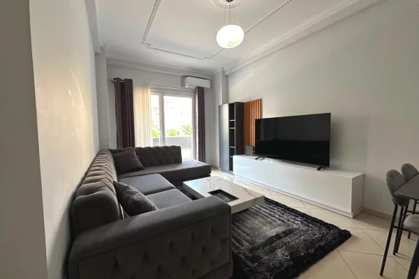 🏢Komuna e Parisit,prane Da Capo jepet me qera apartament ,2+1+2, i mobiluar. 80,000Leke