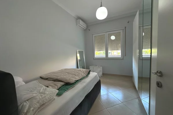 Shtepi me qera Apartament ne Tirane, 2+1, Mobilimi E mobiluar, Pagesa 80,000  Leke.