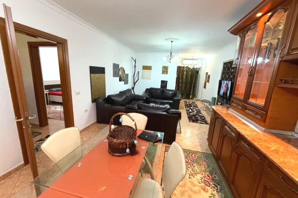 Ne fillim te Rruges Don Bosko,jepet me qera apartament,2+1+2,i mobiluar 75,000Leke