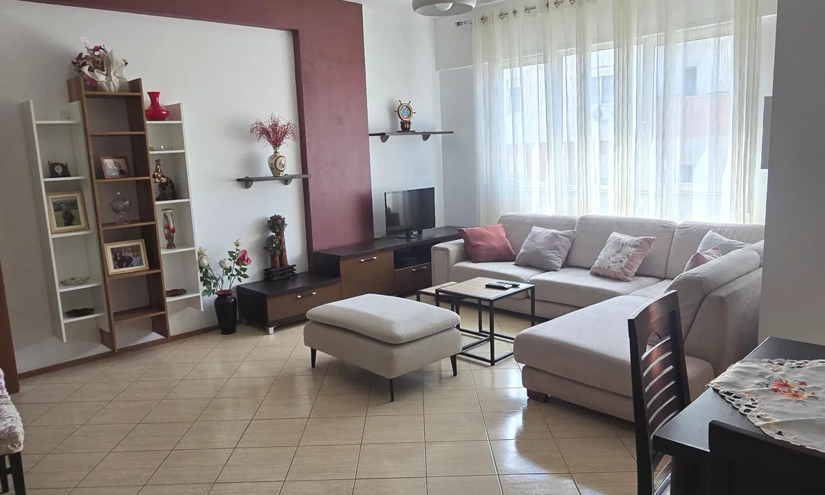 Shtepi me qera Apartament ne Tirane, 2+1, Mobilimi E mobiluar, Pagesa 800  Euro.