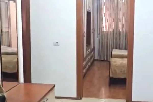 Shtepi me qera Apartament ne Tirane, 2+1, Mobilimi E mobiluar, Pagesa 800  Euro.