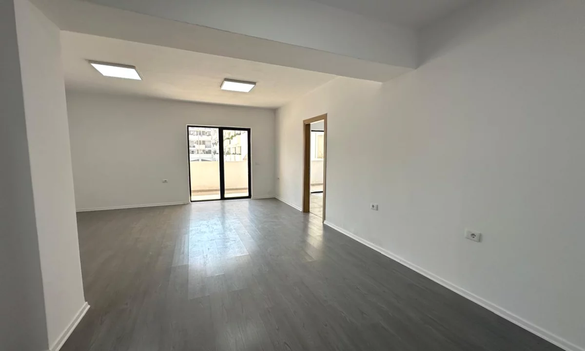 🏢Rruga 5 Maji,jepet me qera ambient per zyra,me siperfaqe 96m2 ,bosh.45,000Leke