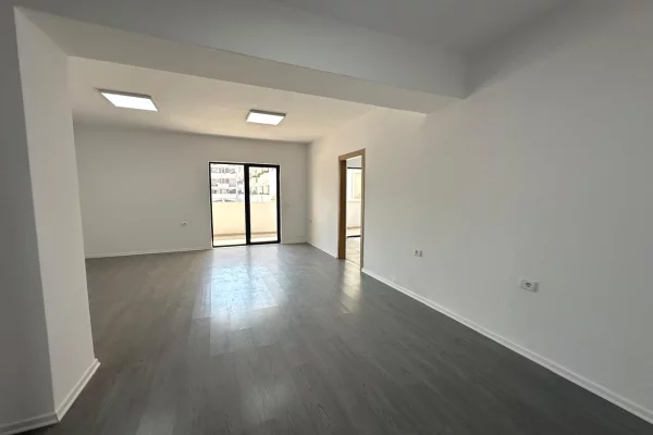 Business Property for Rent 3+1 in Tirana - 45,000 Leke