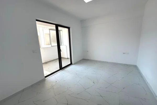 🏢Rruga 5 Maji,jepet me qera ambient per zyra,me siperfaqe 96m2 ,bosh.45,000Leke