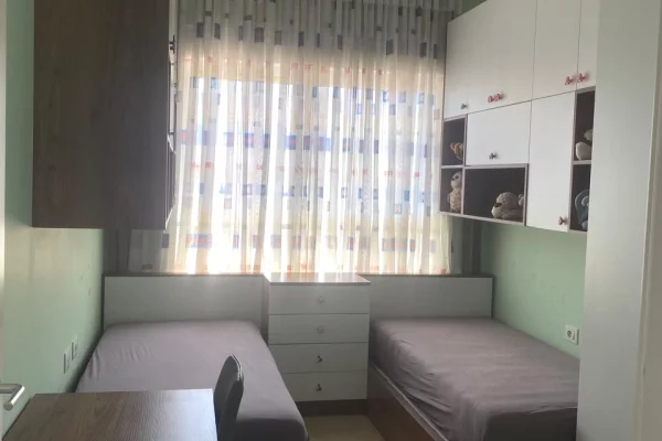 Shtepi me qera Apartament ne Tirane, 2+1, Mobilimi E mobiluar, Pagesa 55,000  Leke.