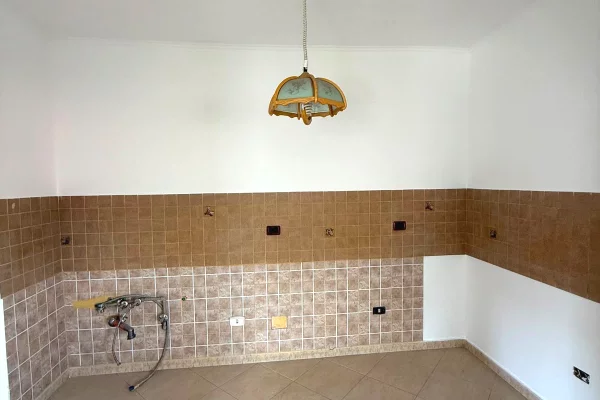 Shtepi me qera 2+1 ne Tirane - 55,000 Leke