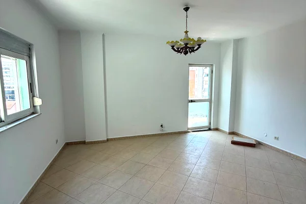 Shtepi me qera Apartament ne Tirane, 2+1, Mobilimi Bosh, pa mobiluar, Pagesa 55,000  Leke.