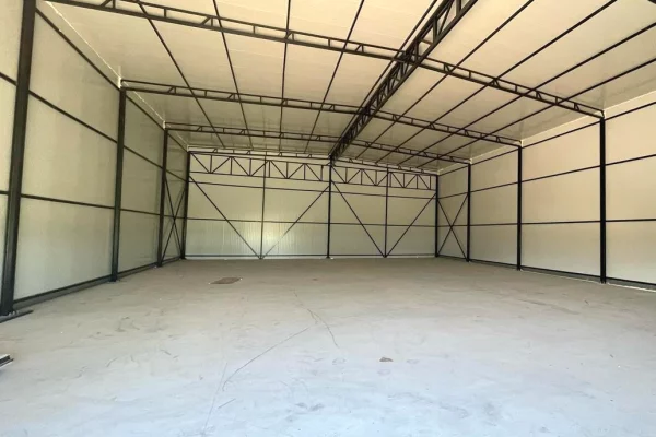 🏢 JEPET ME QIRA KAPANON – Berxulle Cmimi: 150,000 leke/muaj
