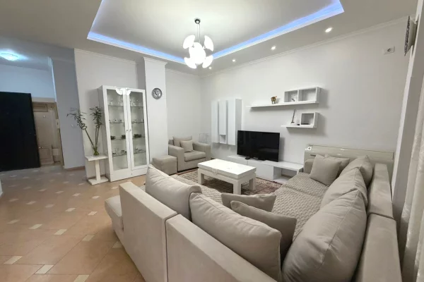 Shtepi me qera 2+1 ne Tirane - 85,000 Leke