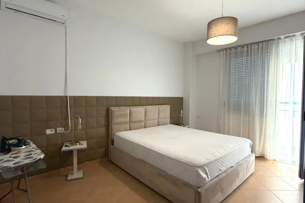 Shtepi me qera Apartament ne Tirane, 2+1, Mobilimi E mobiluar, Pagesa 85,000  Leke.
