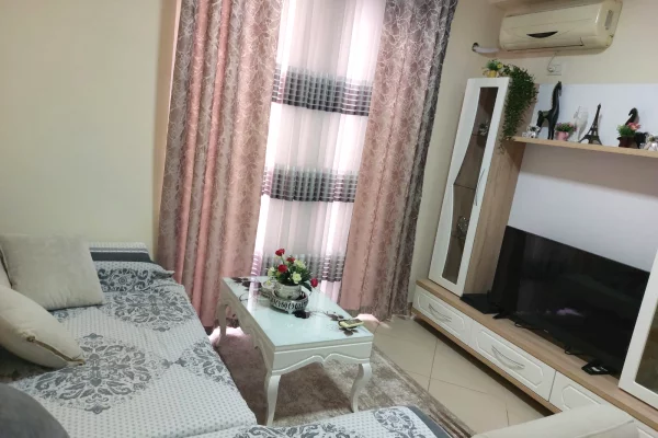 Shtepi me qera Apartament ne Tirane, 1+1, Mobilimi E mobiluar, Pagesa 50,000  Leke.