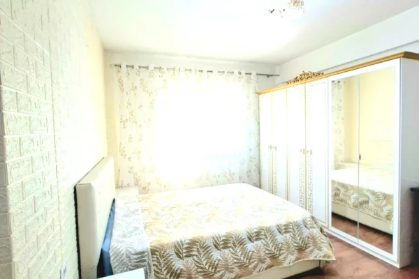 Shtepi me qera Shtepi Private ne Tirane, 2+1, Mobilimi E mobiluar, Pagesa 65,000  Leke.