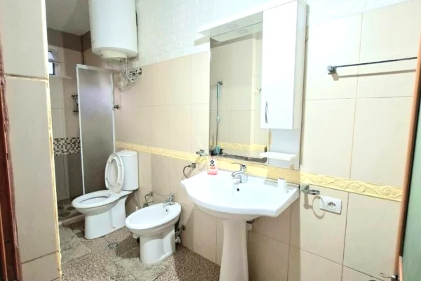 Shtepi me qera Shtepi Private ne Tirane, 2+1, Mobilimi E mobiluar, Pagesa 65,000  Leke.
