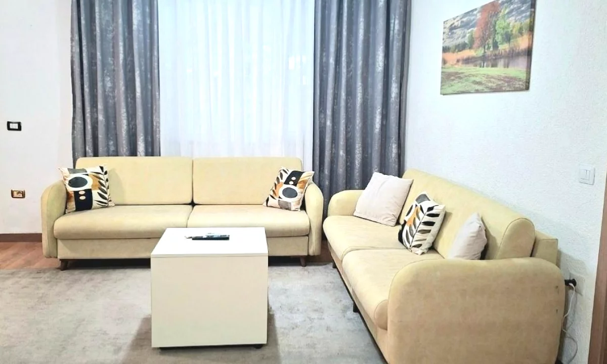 Shtepi me qera Shtepi Private ne Tirane, 2+1, Mobilimi E mobiluar, Pagesa 65,000  Leke.