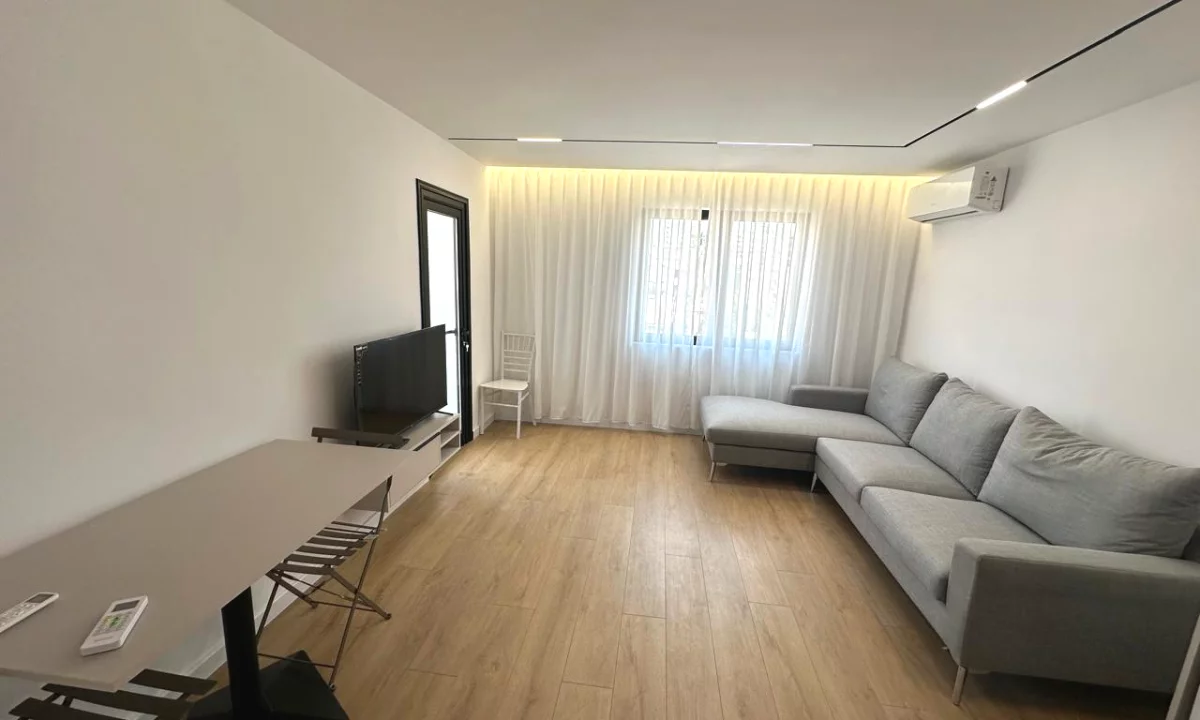 Casa in vendita Appartamento a Tirana, 1+1, Ambiente Arredato, Pagamento 110,000  Euro.