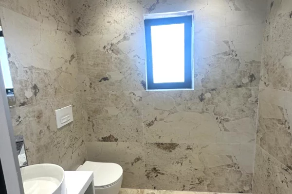 Shtepi ne shitje Apartament ne Tirane, Garsoniere, Mobilimi E mobiluar, Pagesa 87,000  Euro.
