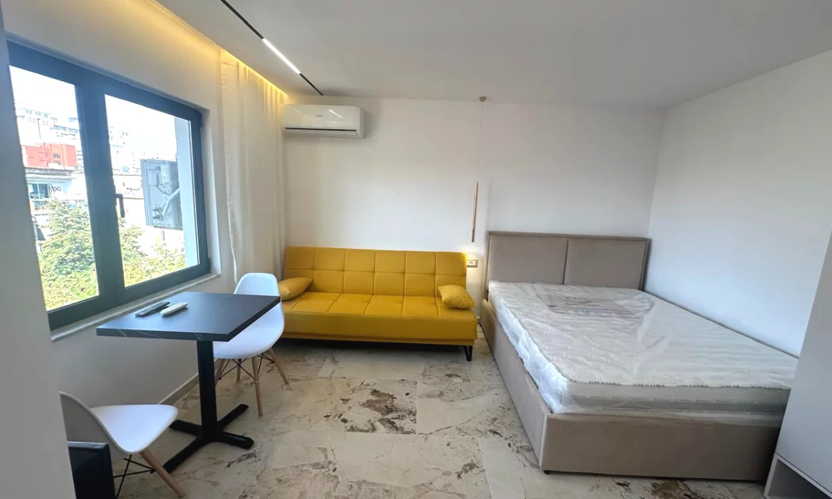 Shtepi ne shitje Apartament ne Tirane, Garsoniere, Mobilimi E mobiluar, Pagesa 87,000  Euro.