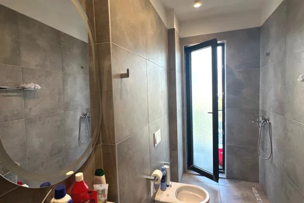 Casa in vendita Appartamento a Tirana, 1+1, Ambiente Arredato, Pagamento 170,000  Euro.