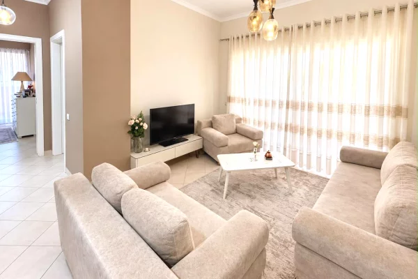 Shtepi me qera Apartament ne Tirane, 2+1, Mobilimi E mobiluar, Pagesa 800  Euro.