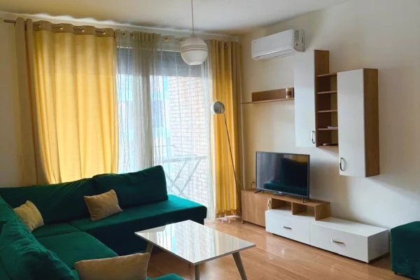 Shtepi me qera Apartament ne Tirane, 2+1, Mobilimi E mobiluar, Pagesa 800  Euro.