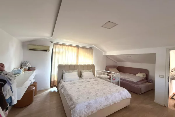 Shtepi me qera Vila Luksoze ne Tirane, 5+1, Mobilimi E mobiluar, Pagesa 3,000,000  Leke.