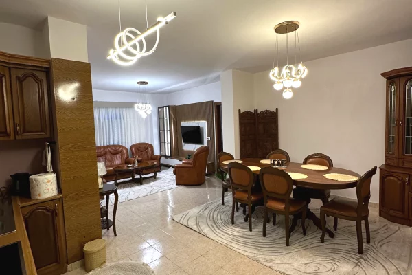 Shtepi me qera Apartament ne Tirane, 2+1, Mobilimi E mobiluar, Pagesa 70,000  Leke.