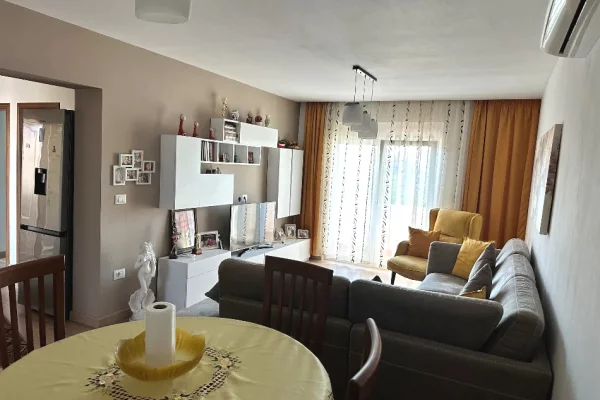 Shtepi me qera Apartament ne Tirane, 2+1, Mobilimi E mobiluar, Pagesa 60,000  Leke.