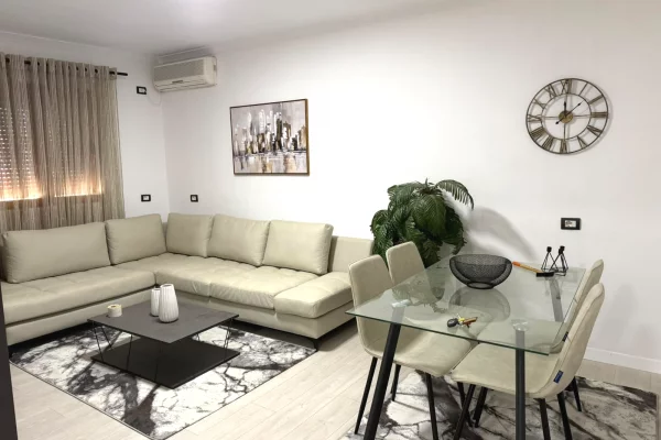 🏢Prane Shkolles 9-vjecare “Mihal Grameno” jepet me qera apartament 2+1, i mobiluar.: 60,000Leke