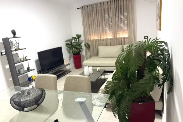 Shtepi me qera Apartament ne Tirane, 2+1, Mobilimi E mobiluar, Pagesa 60,000  Leke.