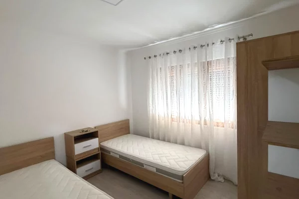 Shtepi me qera Apartament ne Tirane, 2+1, Mobilimi E mobiluar, Pagesa 60,000  Leke.
