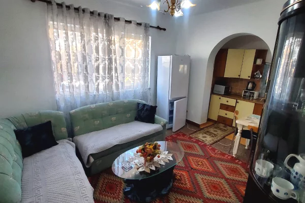 Shtepi me qera 2+1 ne Tirane - 50,000 Leke
