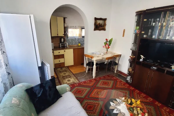 Shtepi me qera Apartament ne Tirane, 2+1, Mobilimi E mobiluar, Pagesa 50,000  Leke.