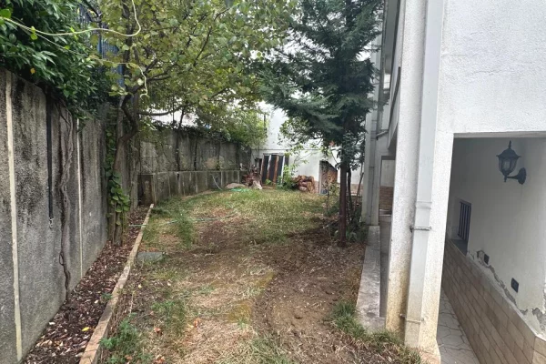 Shtepi me qera Vila Luksoze ne Tirane, 2+1, Mobilimi Pjeserisht e mobiluar, Pagesa 2,500  Euro.