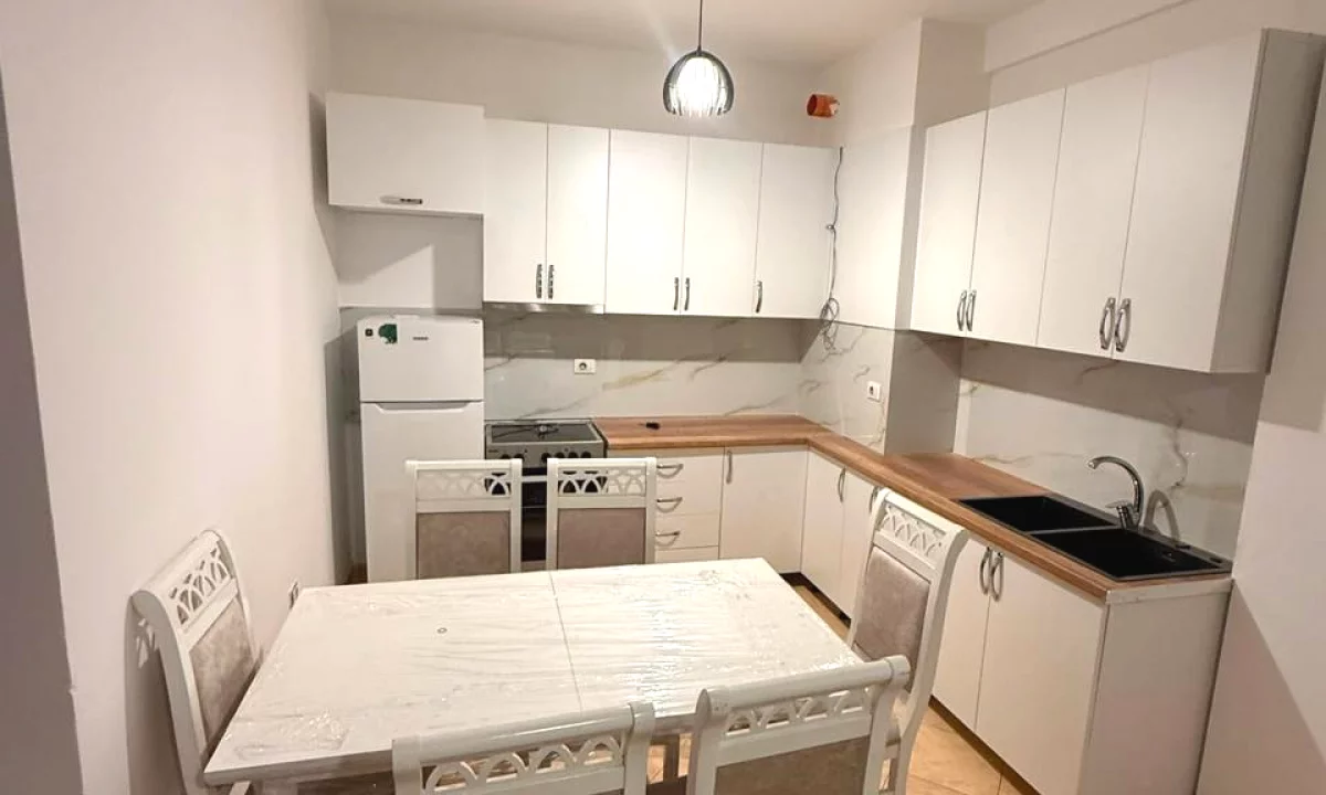 Shtepi me qera Apartament ne Tirane, 2+1, Mobilimi E mobiluar, Pagesa 700  Euro.