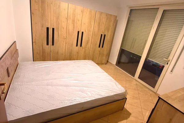 Shtepi me qera Apartament ne Tirane, 2+1, Mobilimi E mobiluar, Pagesa 700  Euro.