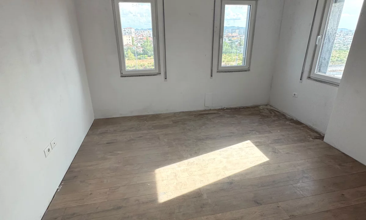 Shtepi me qera Apartament ne Tirane, 2+1, Mobilimi Pjeserisht e mobiluar, Pagesa 40,000  Leke.