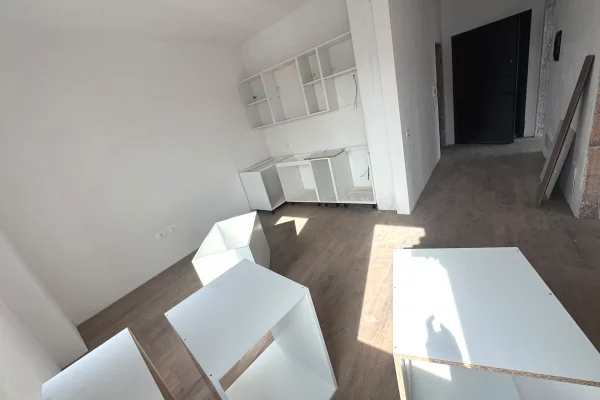 Shtepi me qera Apartament ne Tirane, 2+1, Mobilimi Pjeserisht e mobiluar, Pagesa 40,000  Leke.