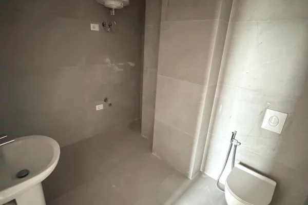 Shtepi me qera Apartament ne Tirane, 2+1, Mobilimi Pjeserisht e mobiluar, Pagesa 40,000  Leke.