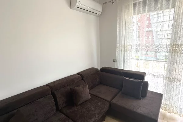 Shtepi me qera Apartament ne Tirane, 3+1, Mobilimi E mobiluar, Pagesa 70,000  Leke.