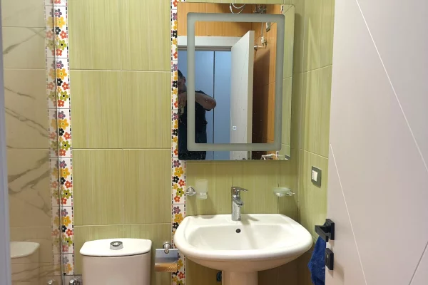 Shtepi me qera Apartament ne Tirane, 3+1, Mobilimi E mobiluar, Pagesa 70,000  Leke.