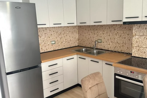 Shtepi me qera Apartament ne Tirane, 3+1, Mobilimi E mobiluar, Pagesa 70,000  Leke.