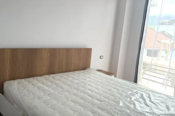 Shtepi me qera Apartament ne Tirane, 3+1, Mobilimi E mobiluar, Pagesa 70,000  Leke.