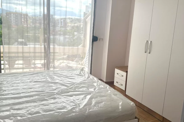 Shtepi me qera Apartament ne Tirane, 3+1, Mobilimi E mobiluar, Pagesa 70,000  Leke.