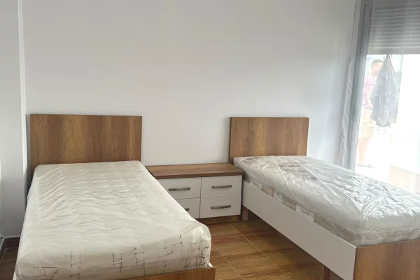Shtepi me qera Apartament ne Tirane, 3+1, Mobilimi E mobiluar, Pagesa 70,000  Leke.