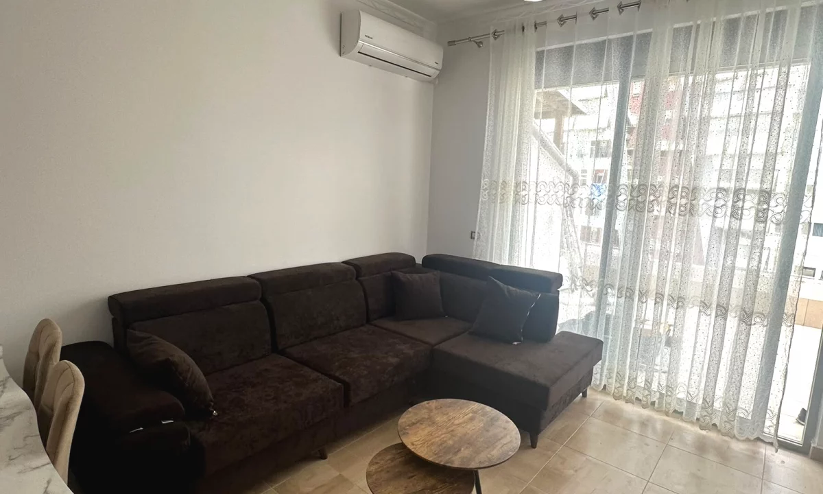Shtepi me qera Apartament ne Tirane, 3+1, Mobilimi E mobiluar, Pagesa 70,000  Leke.