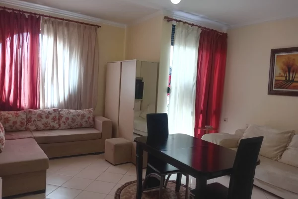Shtepi me qera Apartament ne Tirane, 3+1, Mobilimi E mobiluar, Pagesa 700  Euro.