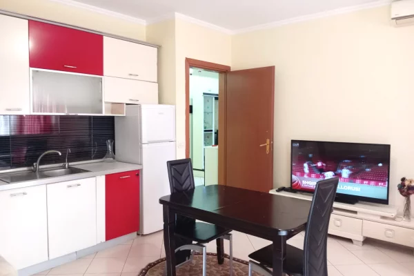 Shtepi me qera Apartament ne Tirane, 3+1, Mobilimi E mobiluar, Pagesa 700  Euro.