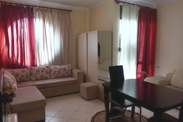 Shtepi me qera Apartament ne Tirane, 3+1, Mobilimi E mobiluar, Pagesa 700  Euro.