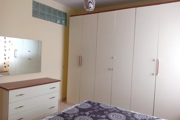Shtepi me qera Apartament ne Tirane, 3+1, Mobilimi E mobiluar, Pagesa 700  Euro.