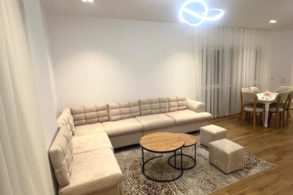 Shtepi me qera 2+1 ne Tirane - 115,000 Leke